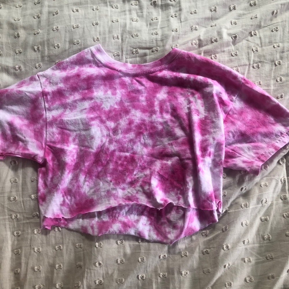 urban cropped tye dye shirt